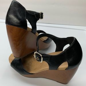 S20- 73- DR.SCHOLL’s True comfort leather wedge